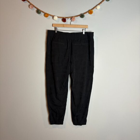 Athleta black jacquard camo print jogger pants - Picture 3 of 5